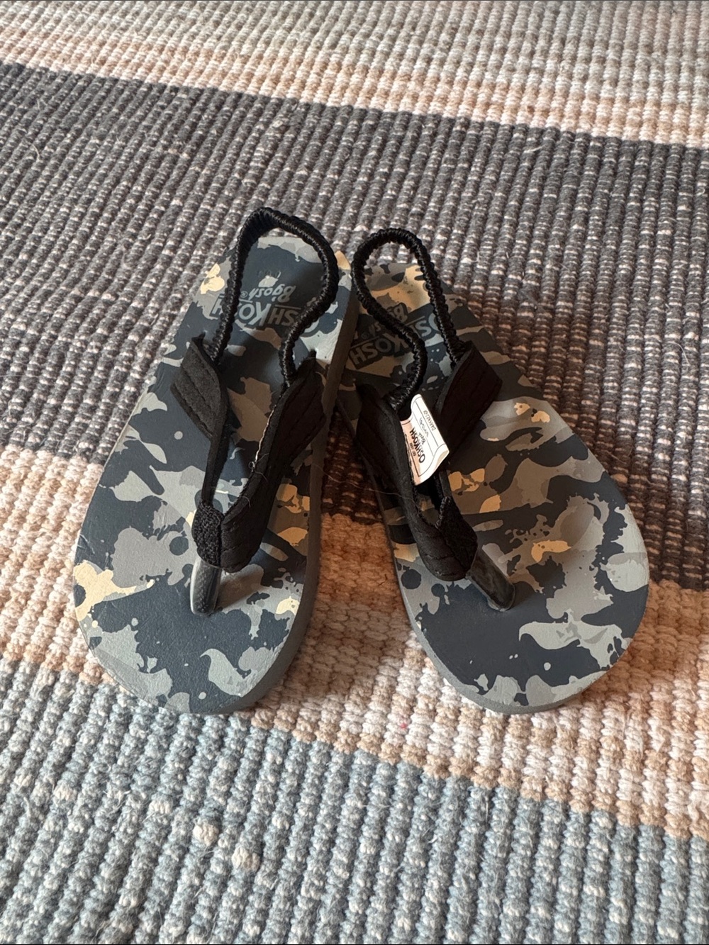NWOT | baby flip flops size 5/6